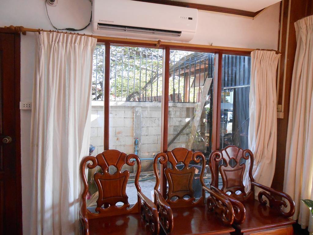 Chanthasom Guesthouse Ban Nongdouang エクステリア 写真