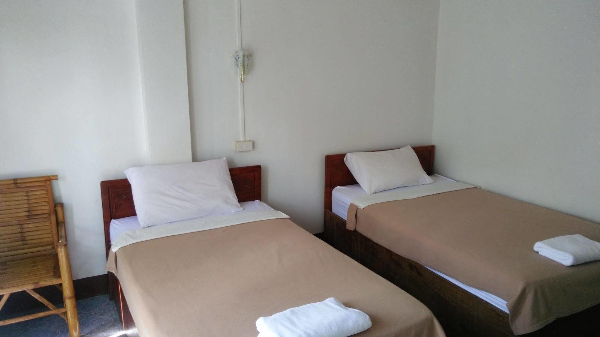 Chanthasom Guesthouse Ban Nongdouang エクステリア 写真