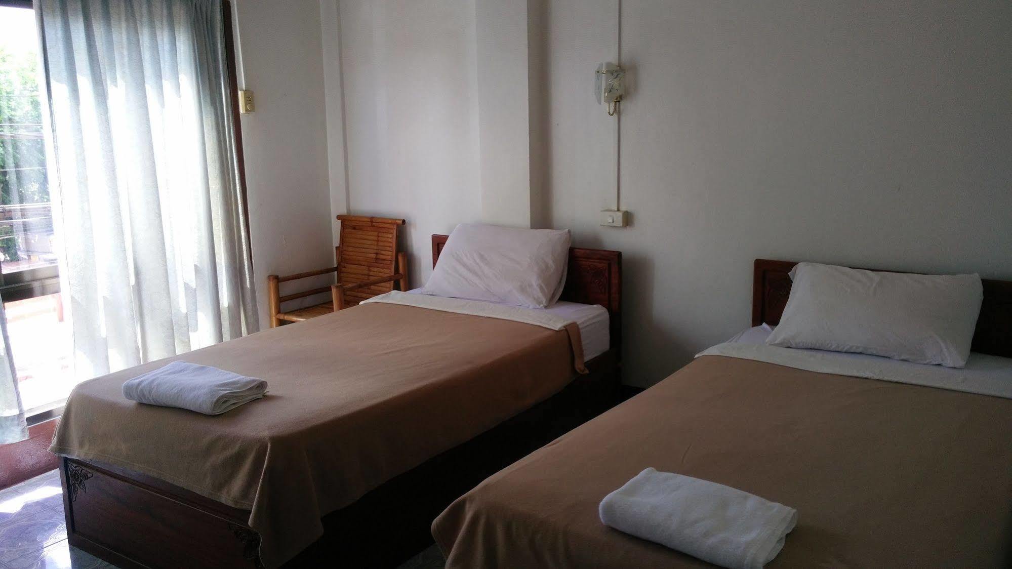 Chanthasom Guesthouse Ban Nongdouang エクステリア 写真