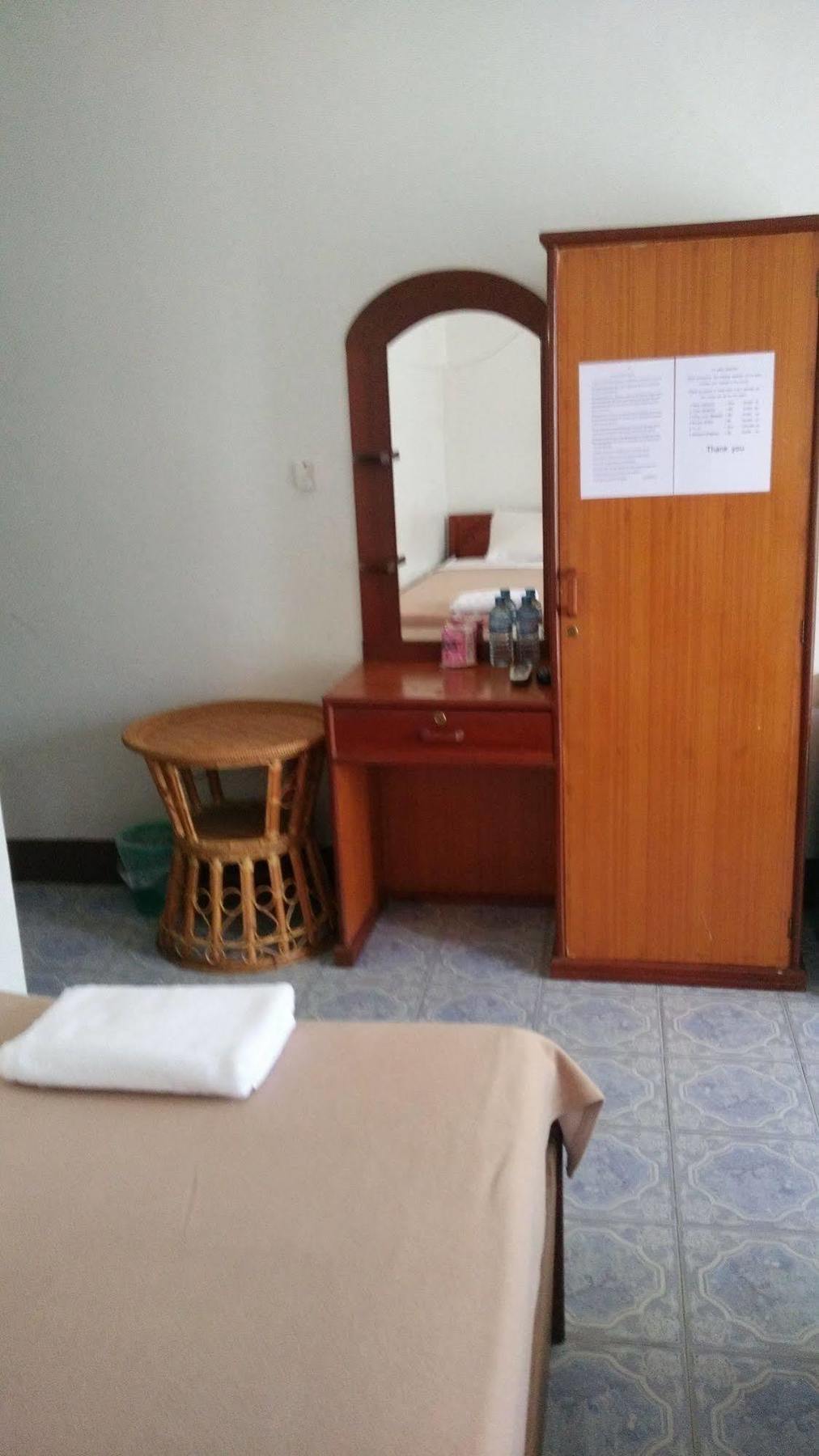 Chanthasom Guesthouse Ban Nongdouang エクステリア 写真