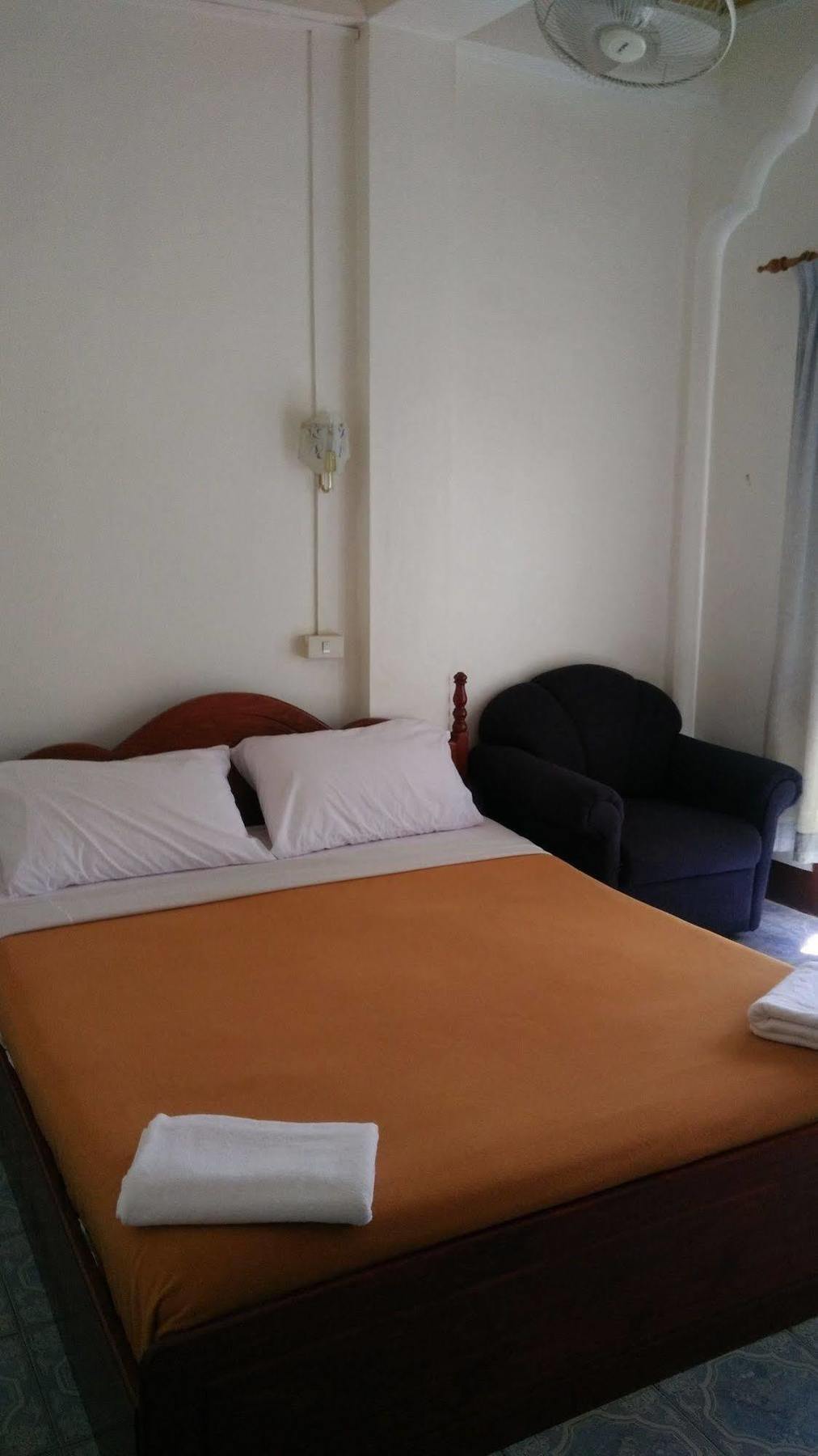 Chanthasom Guesthouse Ban Nongdouang エクステリア 写真