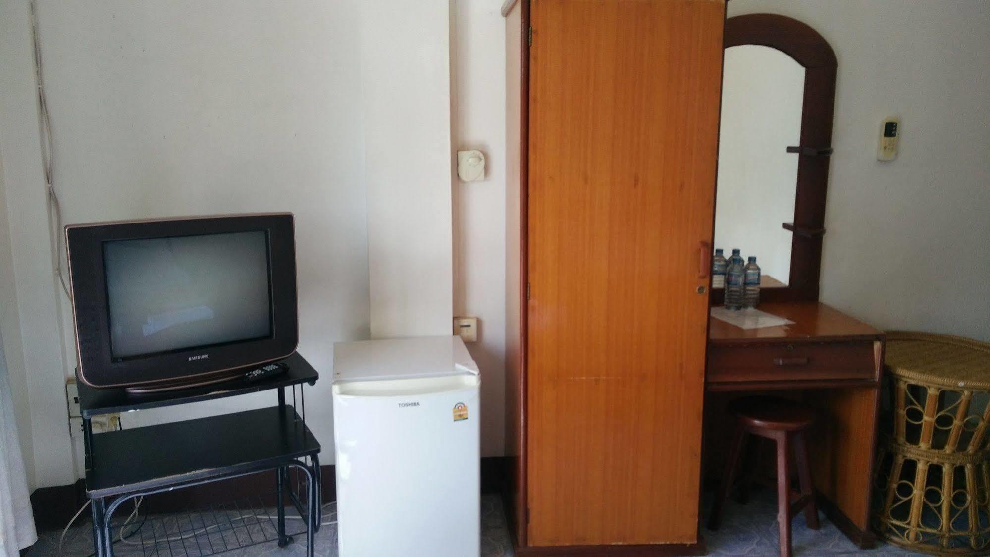 Chanthasom Guesthouse Ban Nongdouang エクステリア 写真