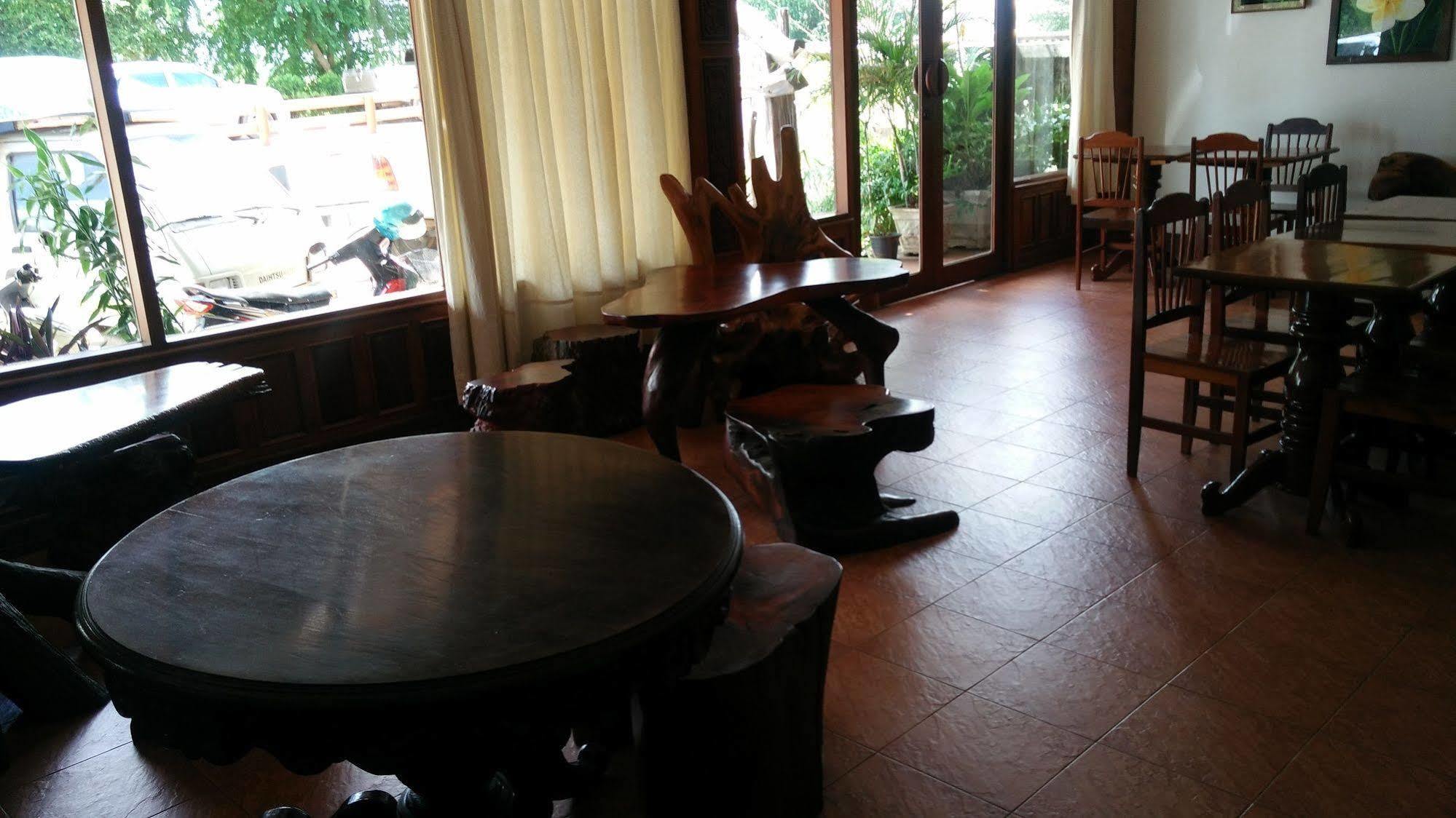 Chanthasom Guesthouse Ban Nongdouang エクステリア 写真